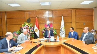 رئيس جامعة أسيوط يعقد اجتماعاً لمتابعة الخطة الاستراتيجية  للجامعة 2024\2029