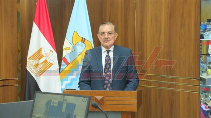 محافظ كفرالشيخ خلال