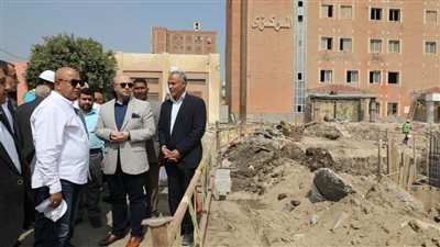 محافظ بني سويف يتفقد تجديد مستشفى ناصر ويؤكد على تسريع وتيرة العمل بالمشروع