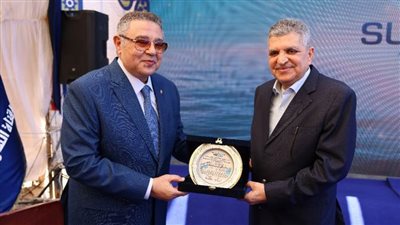 الفريق أسامة ربيع يشهد افتتاح مصنع 