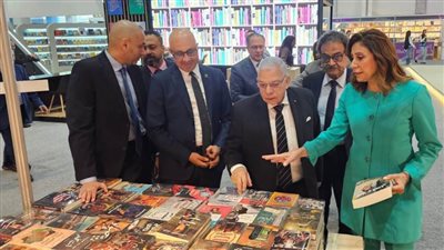 وزيرة الثقافة تزور أجنحة الناشرين المصريين بمعرض أبو ظبي للكتاب  