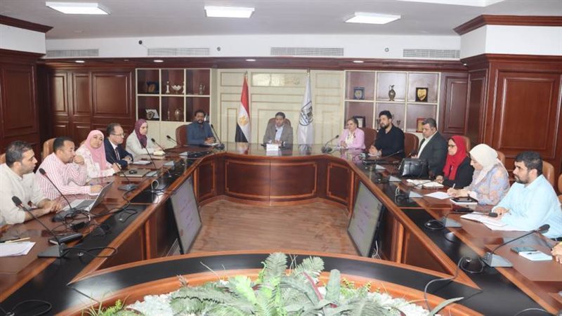 اجتماع نائب محافظ