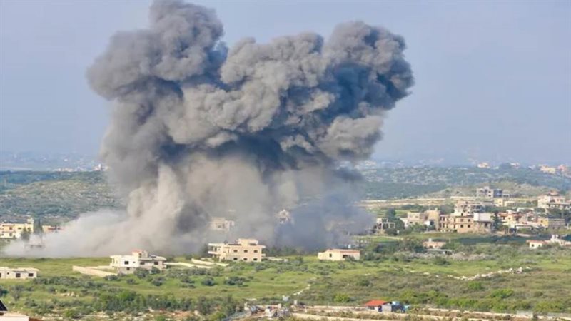 دخان يتصاعد جراء