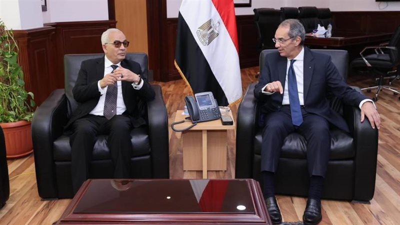 وزيرا الاتصالات والتعليم