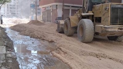 محافظ أسيوط: وضع التربة الزلطية بالطريق الواصل بين الأربعين والمعلمين بحي غرب تمهيداً لرصفه 