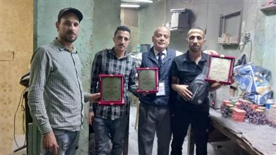 المصريين الأحرار يكرم العمال داخل ورش الصاغة