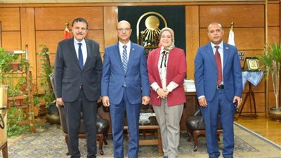 رئيس جامعة أسيوط يبحث تعزيز مجالات التعاون مع شركة الدلتا للسكر في المجالات البحثية والتعليمية 