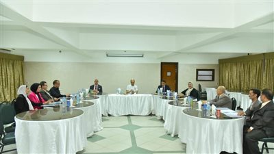 رئيس جامعة أسيوط يرأس اجتماع مجلس إدارة نادي الجامعة الجديد لمناقشة أنشطته المتنوعة 