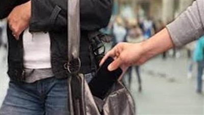 مباحث القاهرة تضبط عاطلًا تخصص في سرقة الهواتف المحمولة من المواطنين