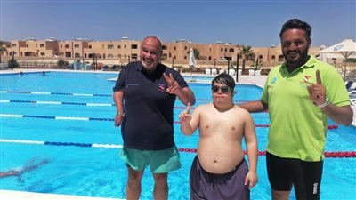 السباح السعودي من ذوي الهمم يبدأ معسكر تدريب السباحة بالغردقة لمحاولة عبور المانش
