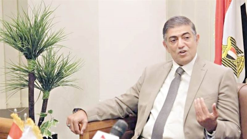 هشام عبد العزيزرئيس