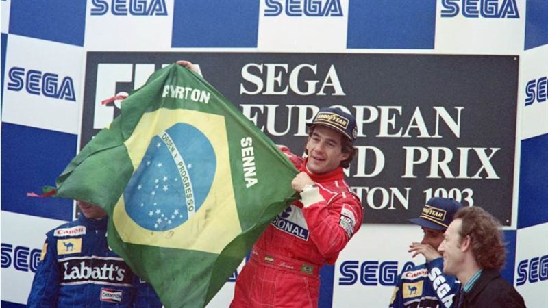 بطل فورمولا 1 سينا