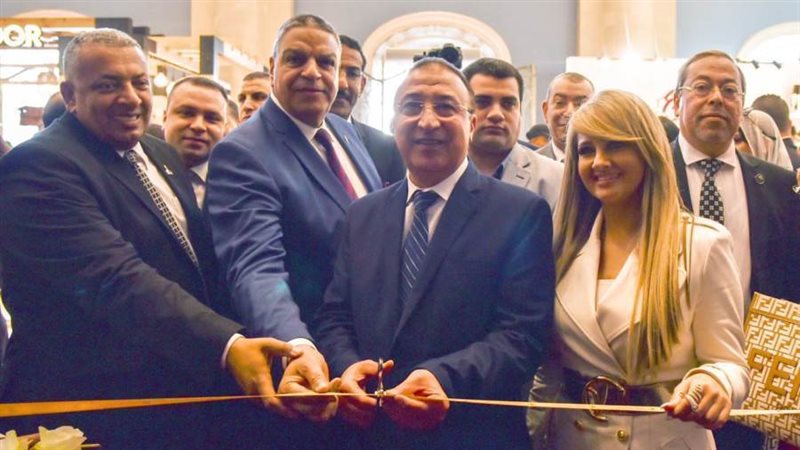 بمشاركة 50 عارض محافظ