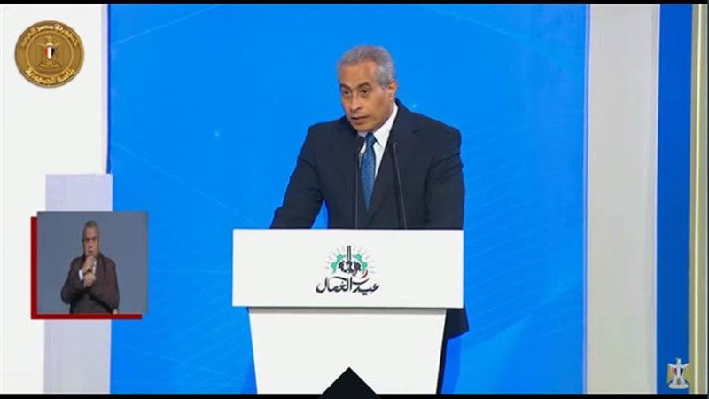 حسن شحاتة وزير العمل