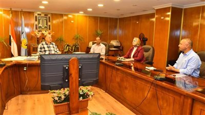 محافظ أسيوط يناقش الموقف التنفيذي لمشروعات البرنامج الوطني لإدارة المخلفات الصلبة 