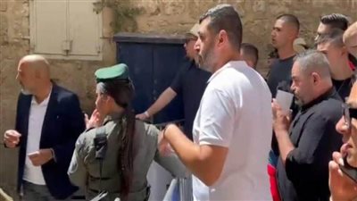 الاحتلال الإسرائيلي يعرقل وصول المسيحيين المقدسيين لكنيسة القيامة لإحياء شعائر سبت النور