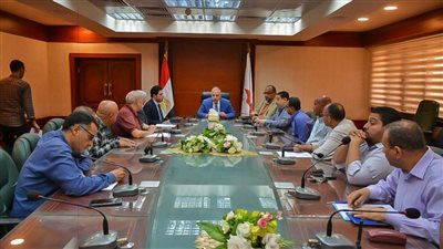 محافظ سوهاج يبحث الاستغلال الأمثل لمنطقة أعلى مفيض ترعة نجع حمادي