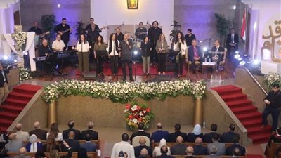 محافظ بني سويف يشهد قداس عيد القيامة بمقر الكنيسة الإنجيلية بمصر الجديدة
