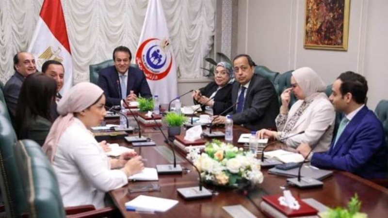 اجتماع وزير الصحة