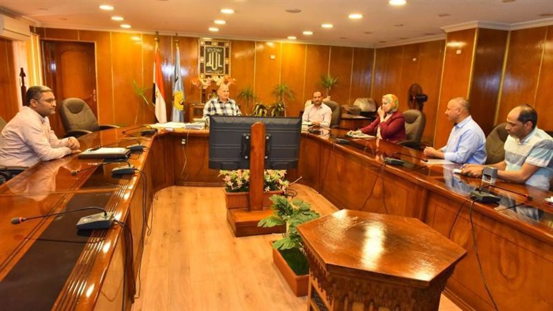 اجتماع محافظ أسيوط