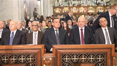 وزير التنمية المحلية يهنئ البابا تواضروس الثاني بعيد القيامة المجيد