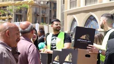 حزب مصر أكتوبر يوزع الهدايا على المواطنين والأطفال بمناسبة عيد القيامة المجيد أمام الكنائس