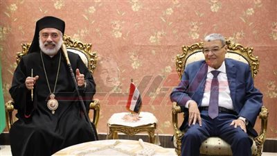 خلال زيارته للكنائس والمطرانيات.. محافظ المنيا يقدم التهنئة للأخوة الأقباط بعيد القيامة المجيد