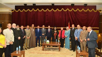 رئيس جامعة أسيوط يزور الكنائس للتهنئة بعيد القيامة المجيد