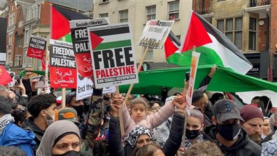 الجارديان: اندلاع احتجاجات طلابية مؤيدة لفلسطين بجامعات بريطانية