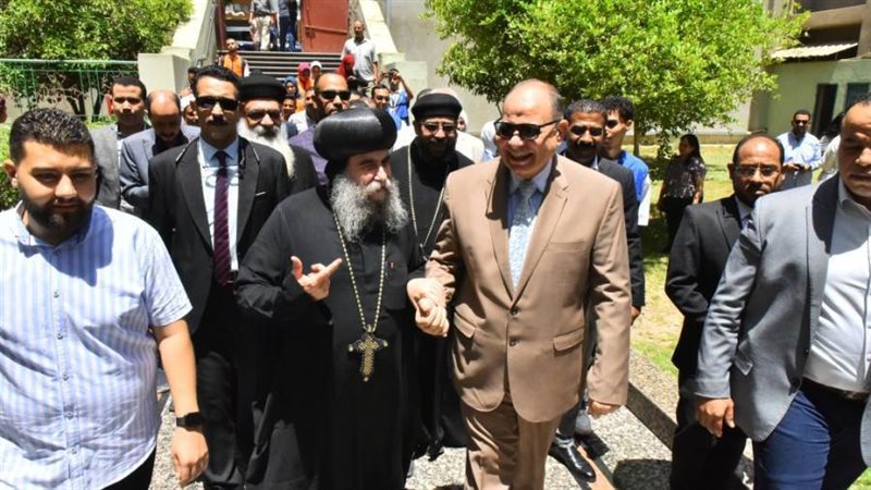 محافظ أسيوط يهنئ