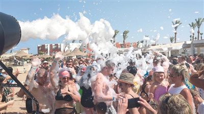 حفلات «الفوم فارتي» تجذب المصريين والأجانب في شم النسيم |فيديو
