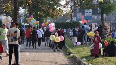 المصريون يحتفلون بأعياد الربيع ويتوافدون على الحدائق والمنتزهات بمحافظات الجمهورية