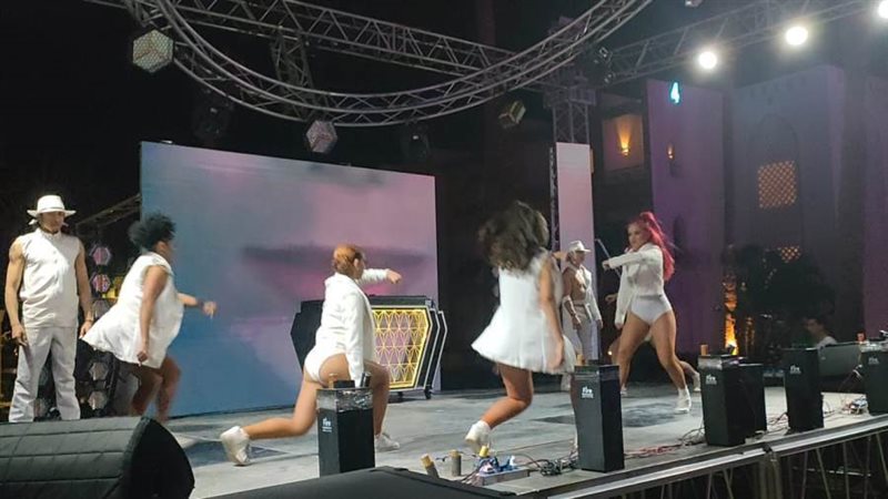 فقرات غنائية