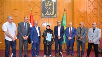  محافظ الإسماعيلية يسلم المواطنين عقود وحدات المشروع القومي لإسكان الشباب بالقنطرة غرب