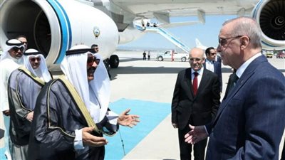 الرئيس التركي رجب أردوغان يستقبل أمير الكويت في مطار أنقرة