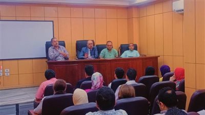 وكيل صحة أسيوط يلتقي رؤساء الأقسام بمستشفى أسيوط العام لبحث سبل تطوير أداء الخدمة الطبية للمرضى