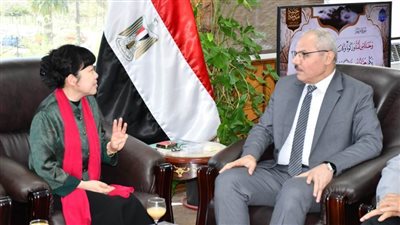 رئيس جامعة قناة السويس يستقبل وفد الأكاديمية الصينية للعلوم الاجتماعية