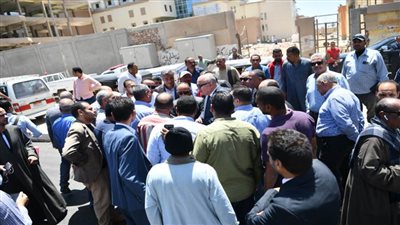 محافظ قنا يفتتح عددا من الوحدات الطبية.. ويتفقد أعمال الرصف بأبوتشت