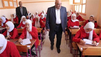 انطلاق قطار امتحانات نهاية العام لصفوف النقل بالوادي الجديد 