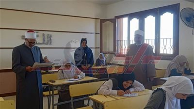 رئيس الأزهر بمطروح يتفقد لجان النقل الثانوي بإدارة مطروح التعليمية