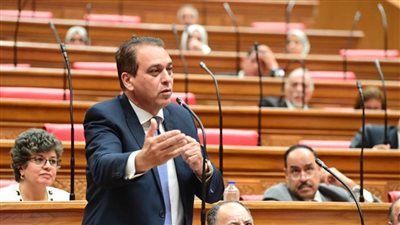 وزير المجالس النيابية يعترض على مصطلح حكومة الرمل والزلط 