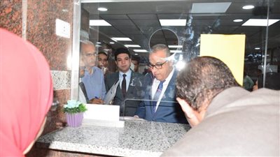 محافظ سوهاج يتفقد إجراءات التقدم بطلبات التصالح على مخالفات البناء بالمركز التكنولوجي بأخميم  