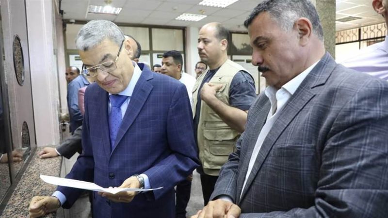 محافظ المنيا بالمركز