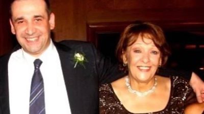 الموت يغيب والدة الفنان كريم عبدالعزيز