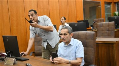 من داخل مركز الطوارئ.. محافظ الغربية يتابع توافد المواطنين على المراكز التكنولوجية 