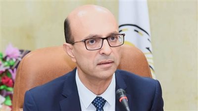 رئيس جامعة أسيوط يصدر قرارات بتكليف ثلاثة من رؤساء الأقسام بكلية طب الأسنان