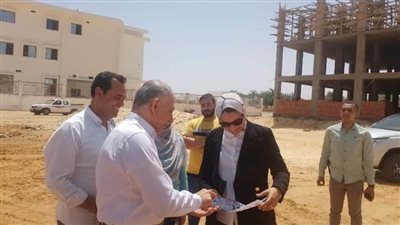 نائب محافظ الوادي تتفقد بدء الإنشاءات بالمدرسة المصرية اليابانية بالداخلة