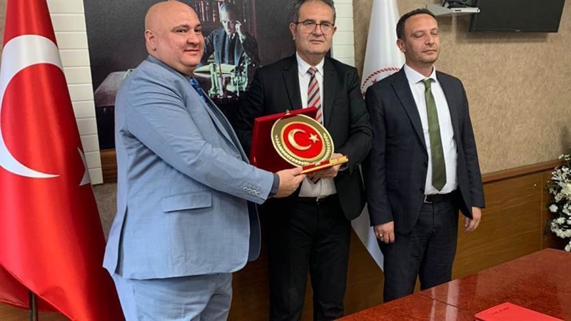 رئيس نقابة العاملين