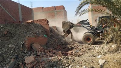 الغربية تزيل بناء مخالفًا والتعديات في المراكز