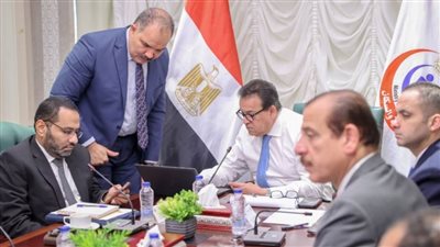 وزير الصحة يتابع الموقف التنفيذي لربط التطبيقات الإلكترونية لقطاعات الوزارة 